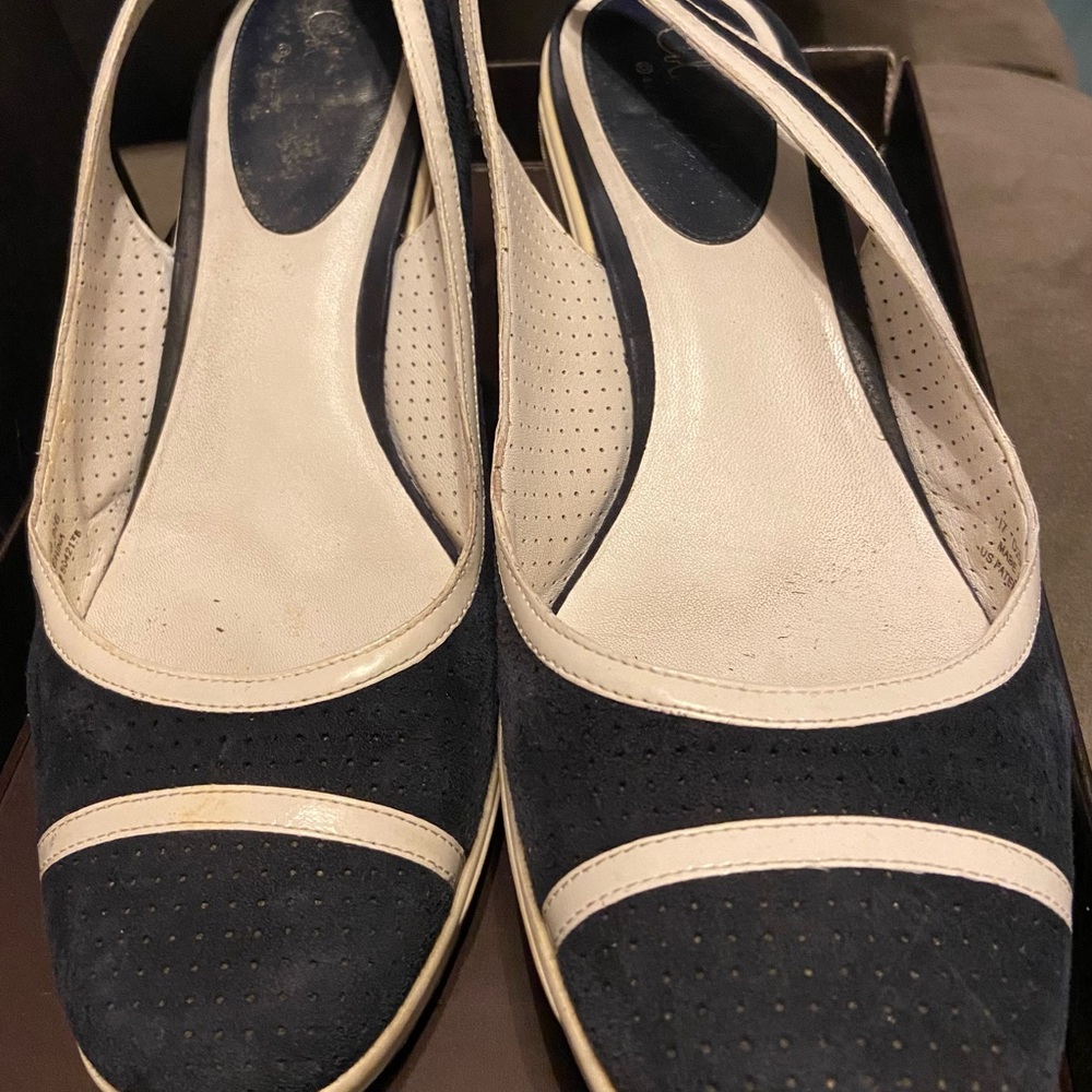 Elegant Dark Navy and White Cole Haan Air Air Chela Women's Slingback Shoes - Picture 1 of 5